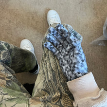 Load image into Gallery viewer, Pixel Gloves
